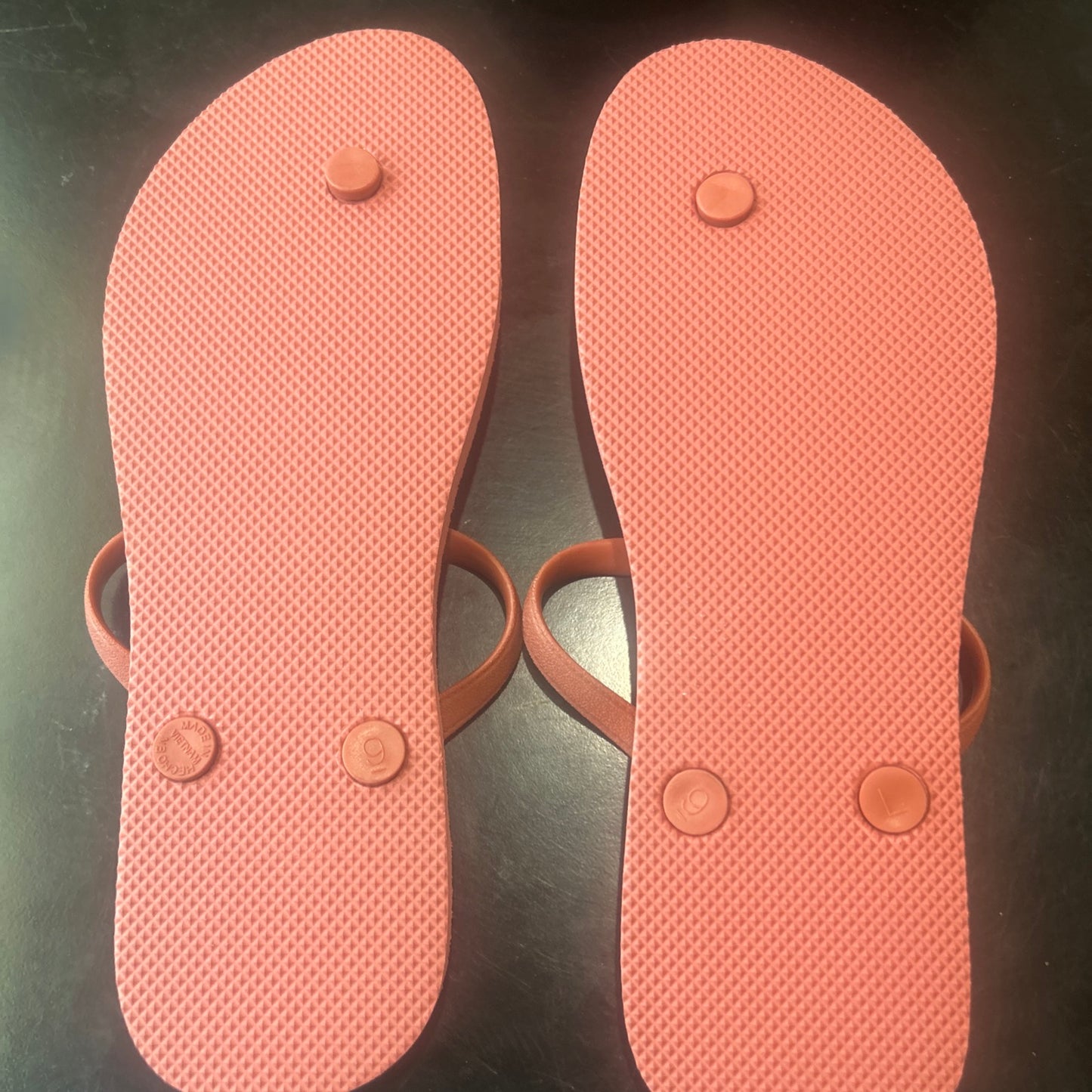 Mauve Old Navy Flip Flop Slides Size 9 Large NEW