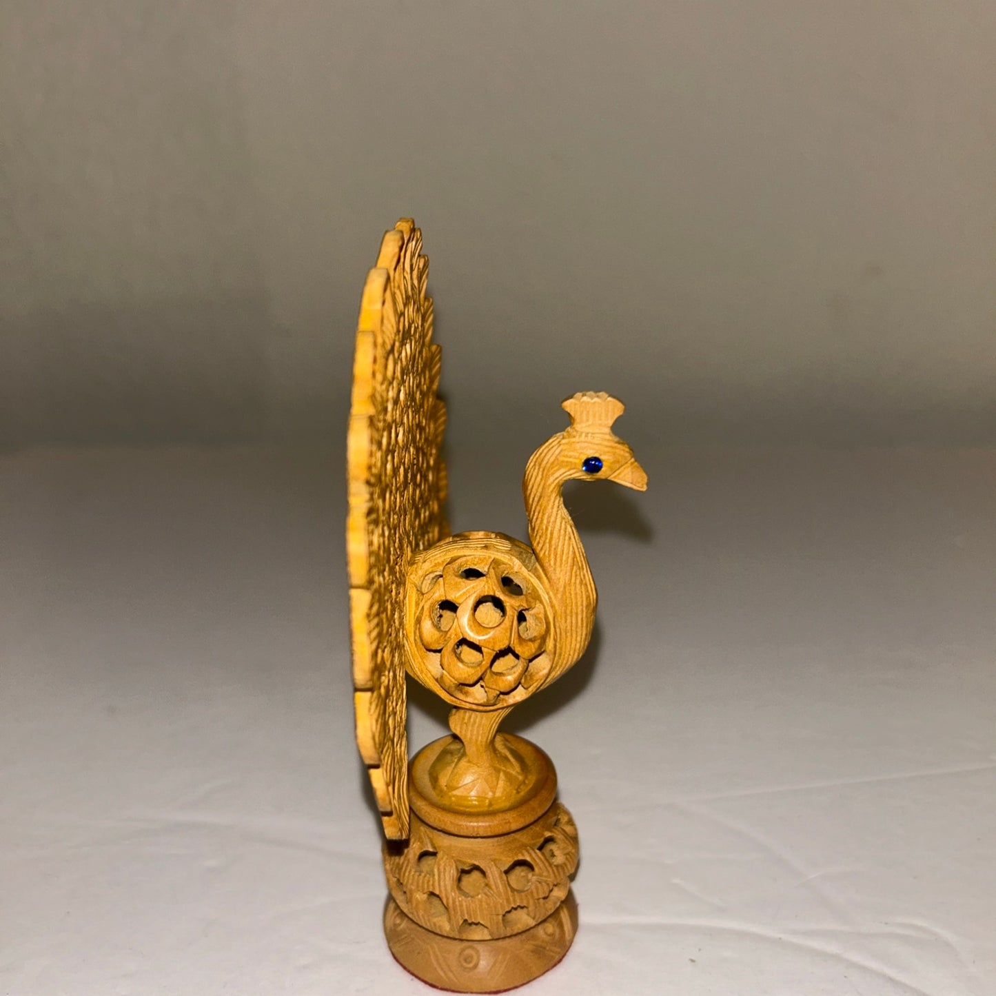 Whitewood Traditional Dancing Peacock Showpiece Figurine 5”
