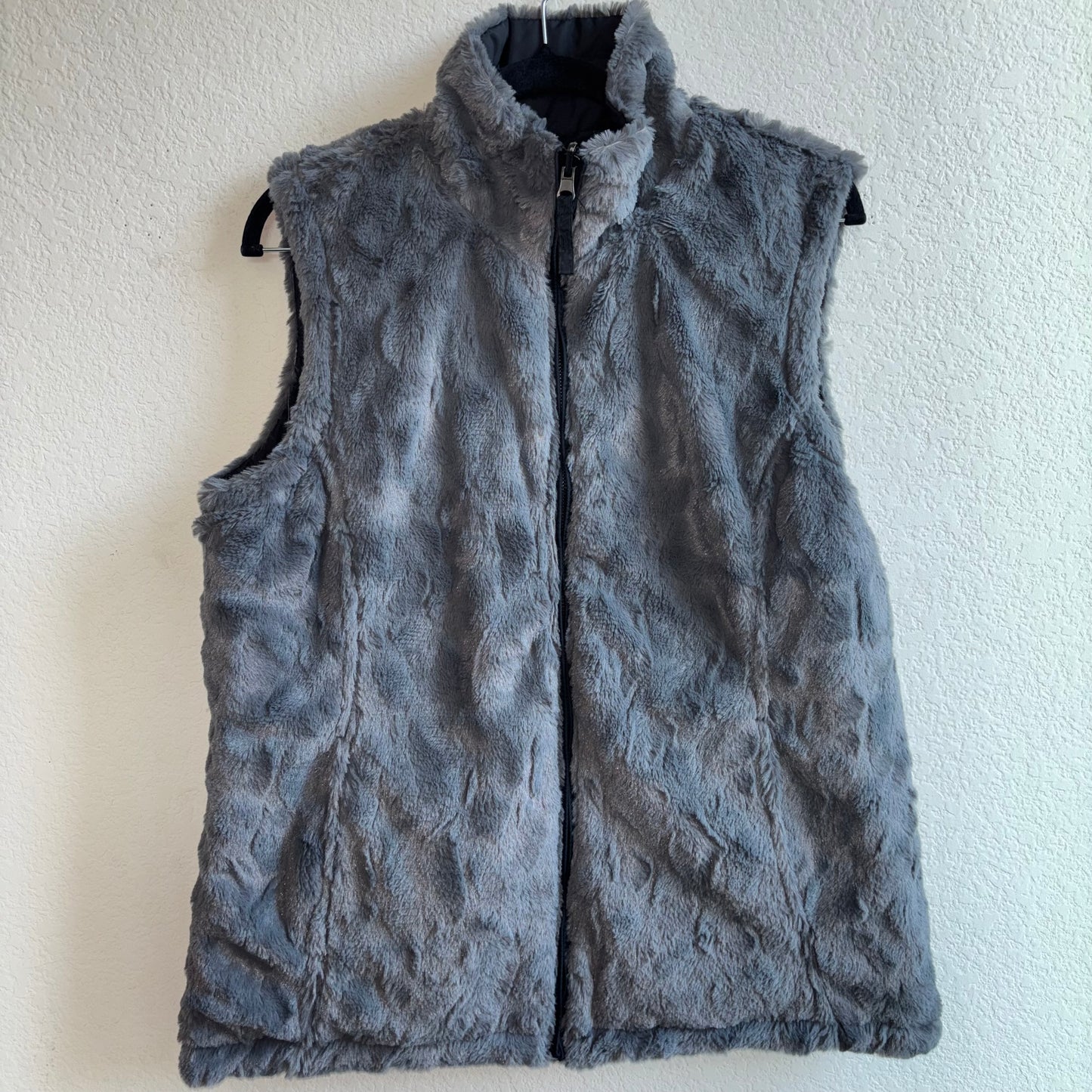 Free country women’s puffer vest, reversible size medium charcoal, gray 