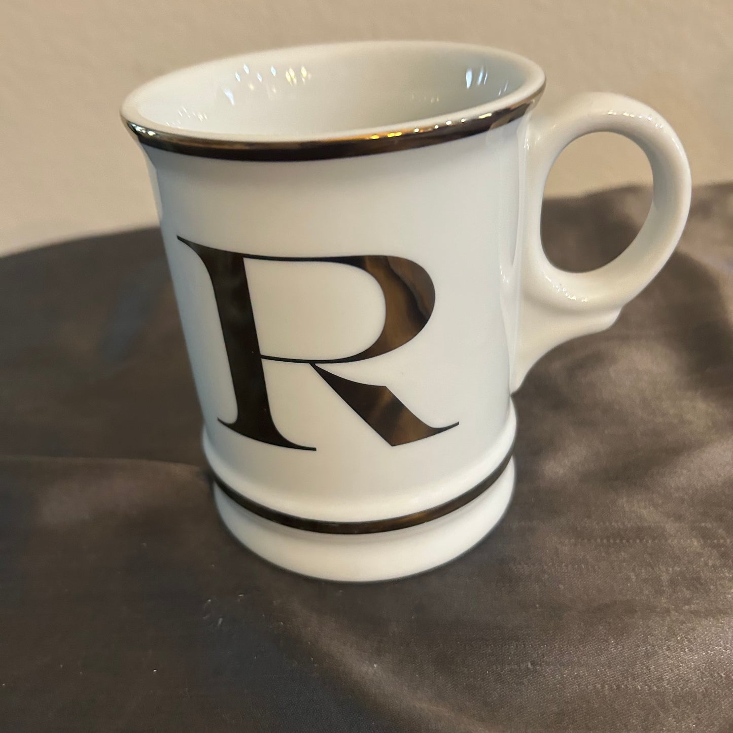 Mug White Monogram “R” w/ Black Trim