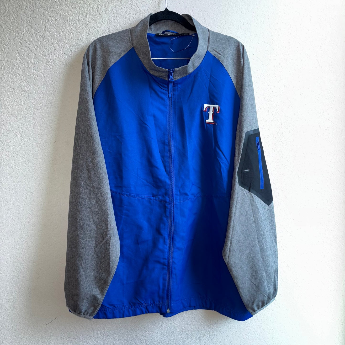 Texas Rangers, blue and gray windbreaker with logo men’s size large