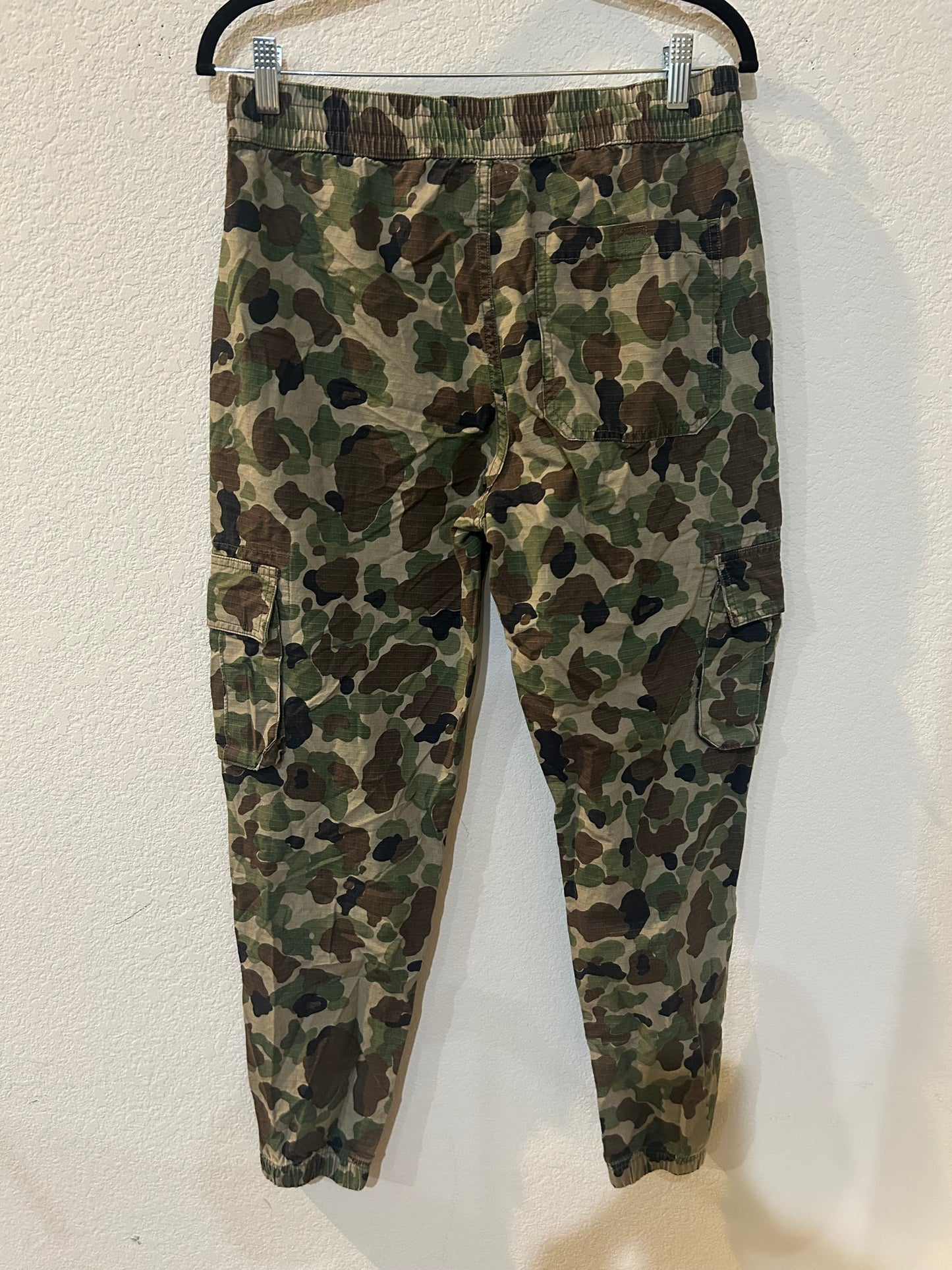 LCKR Camo Pants Size Medium
