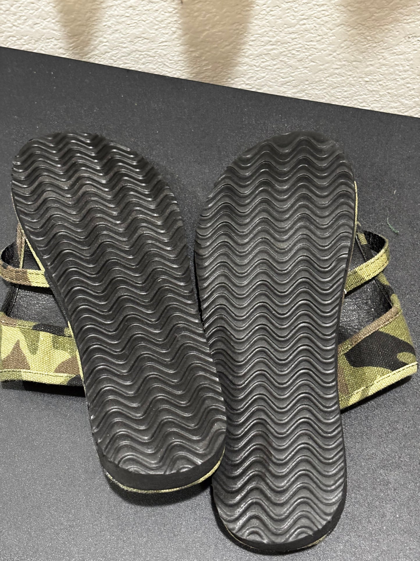 Women’s Camo Design Sandals size 10 (43)