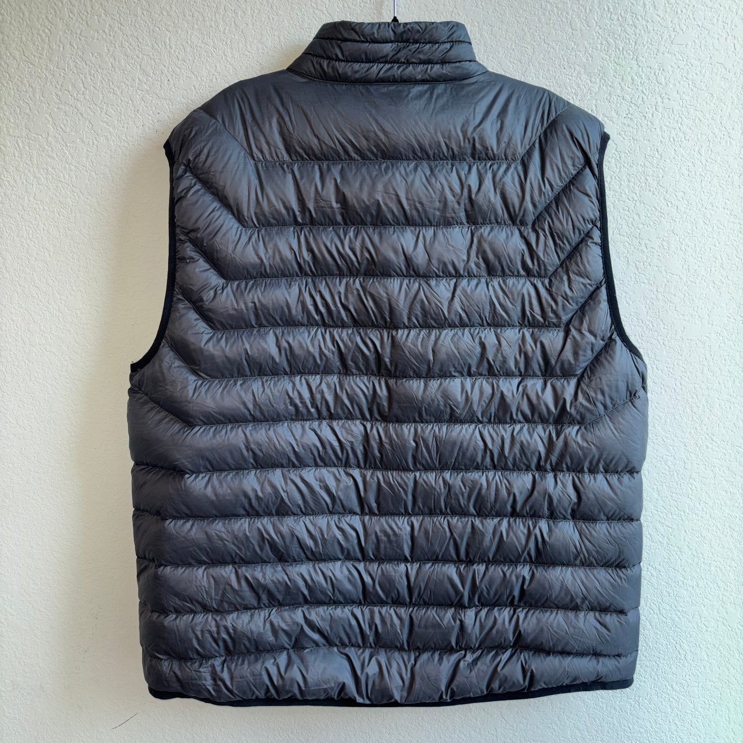 Free country men’s charcoal, gray puffer vest, lightweight size XL