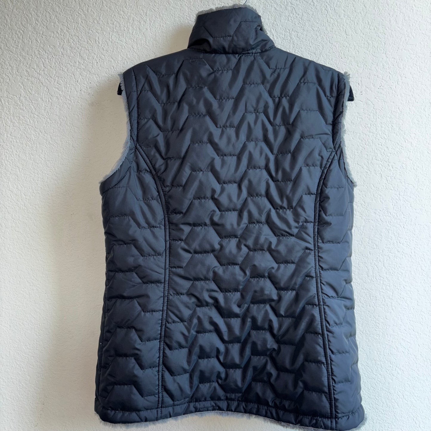 Free country women’s puffer vest, reversible size medium charcoal, gray 