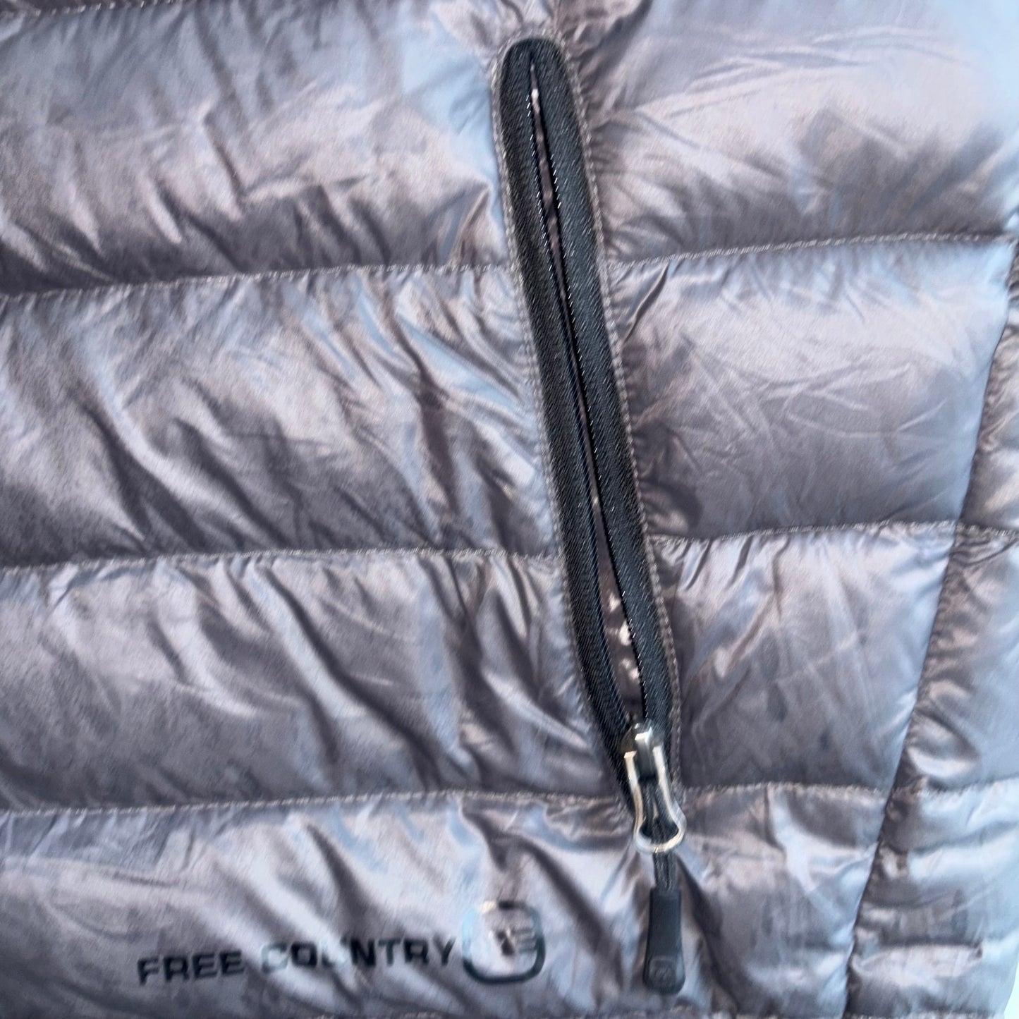 Free country men’s charcoal, gray puffer vest, lightweight size XL