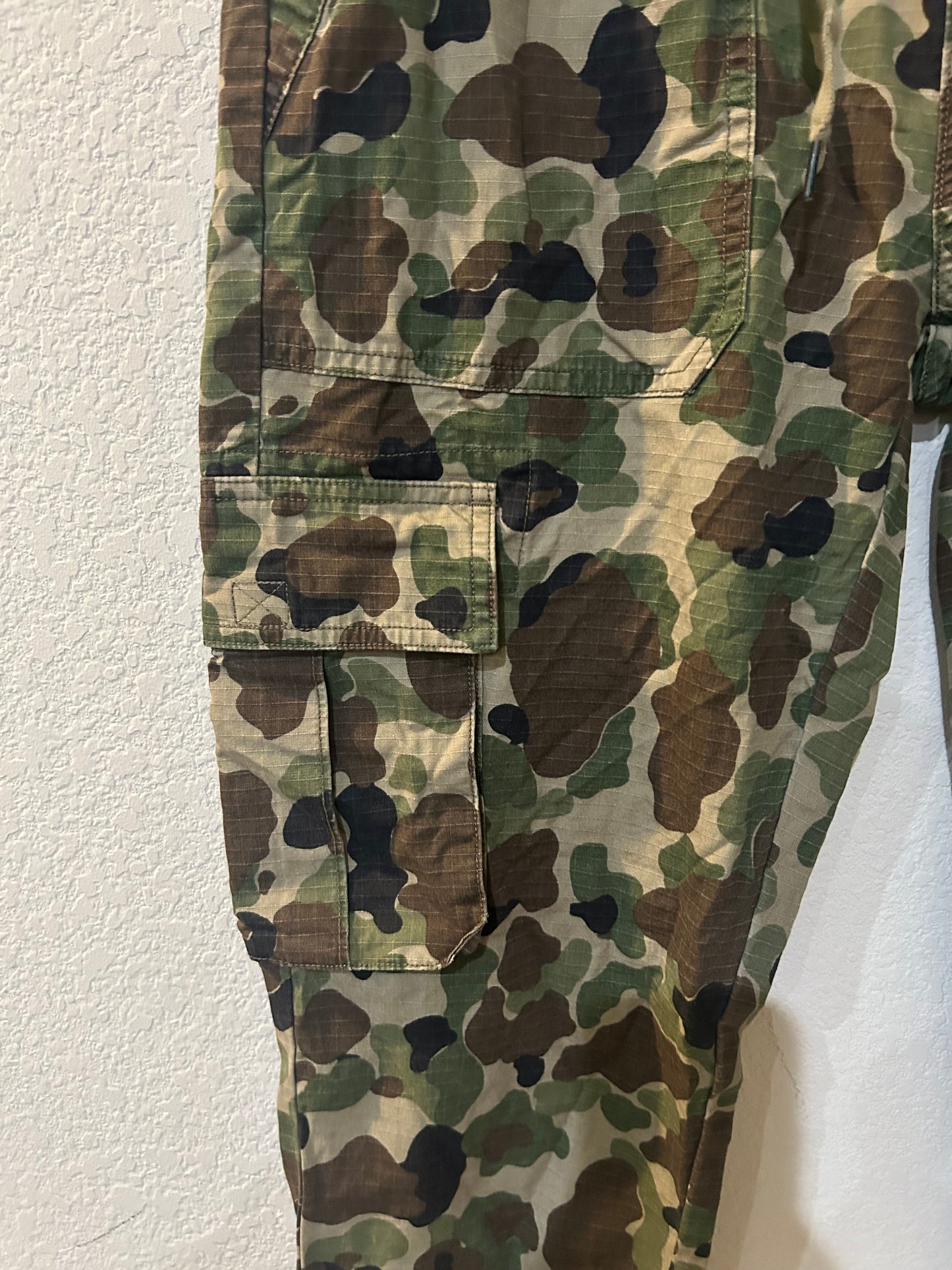 LCKR Camo Pants Size Medium
