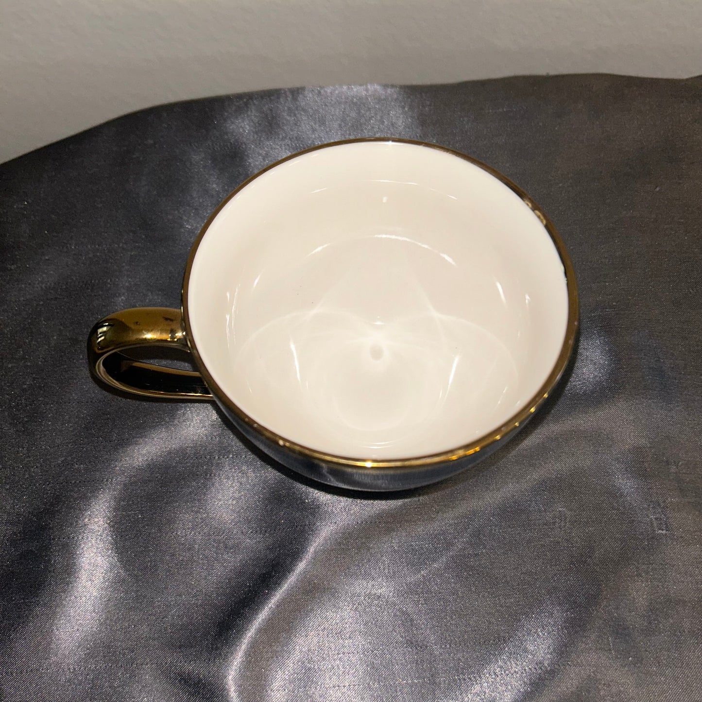 Mug Black w/ Gold Trim & Handle Mug 8oz