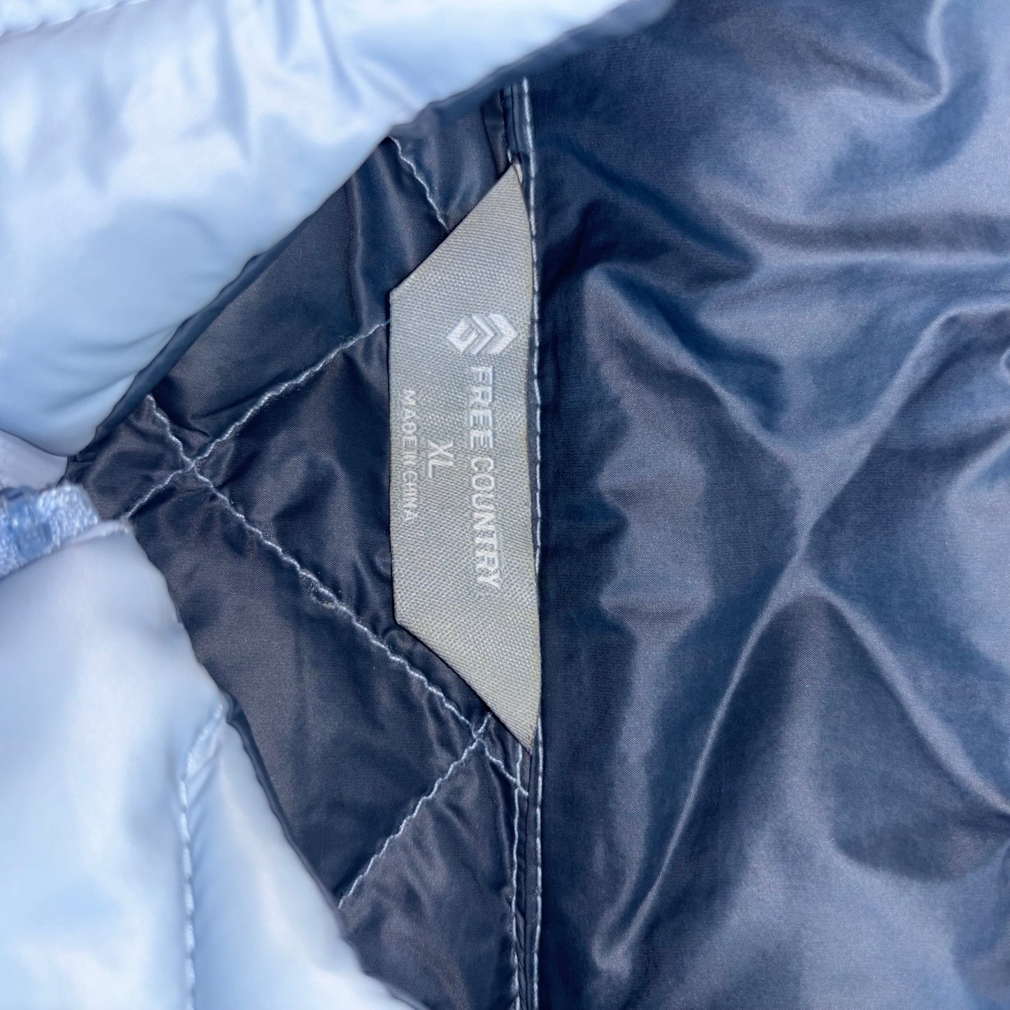 Free country light, blue puffer jacket women’s size XL