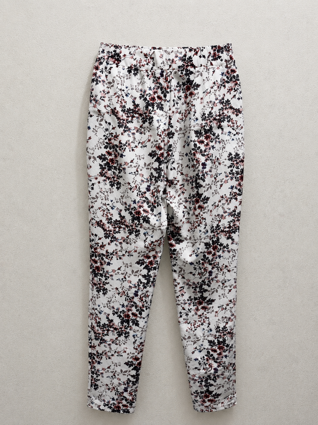 White ankle pull on pants floral pattern with pockets women’s large