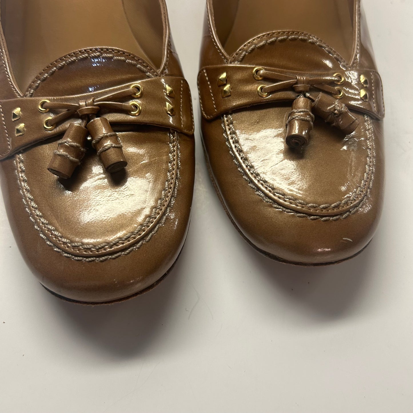 Stuart Weitzman Women’s Golden Brown Tassel 2 inch Heels Size 8.5N