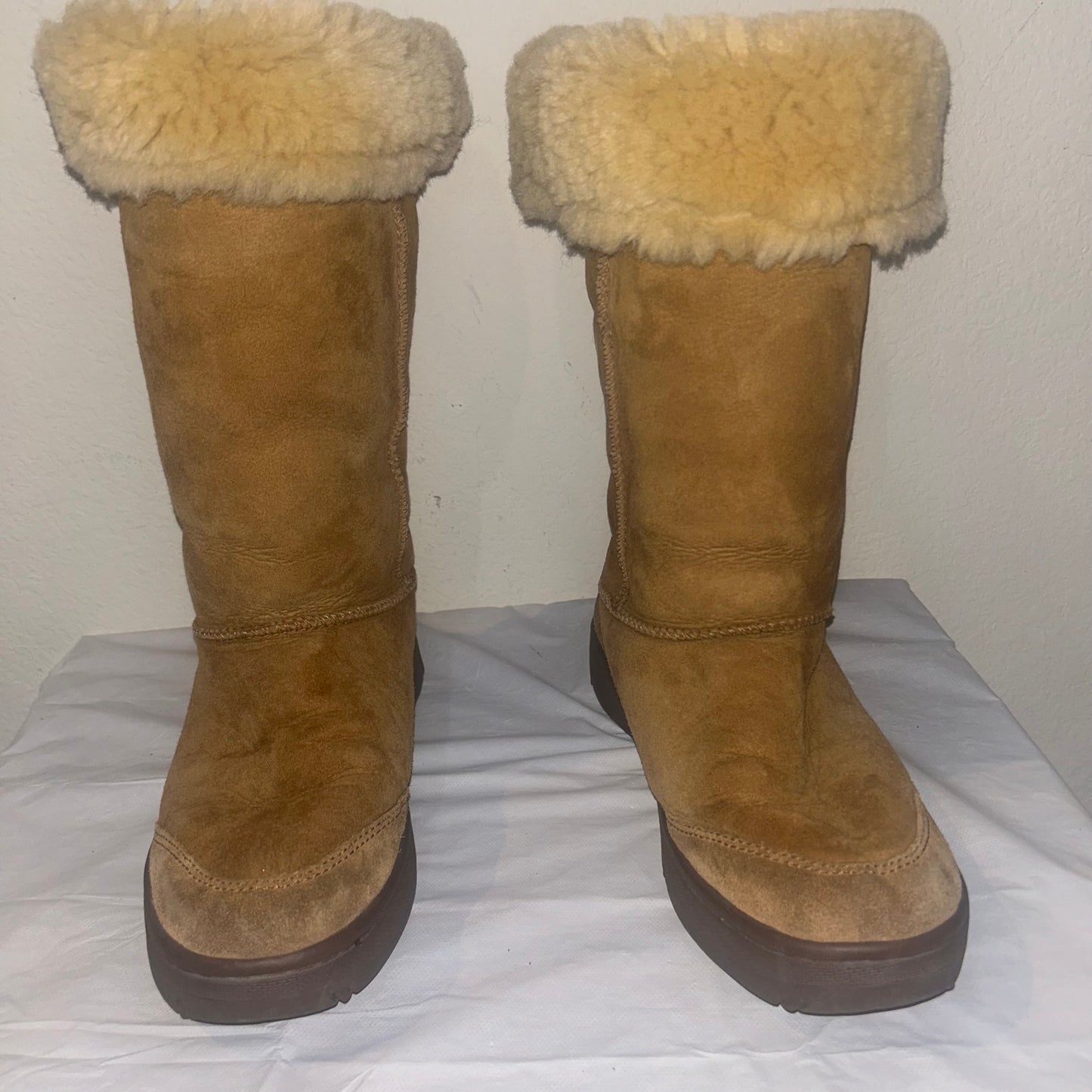 Uggs knee high tan fur boots size 9 women’s