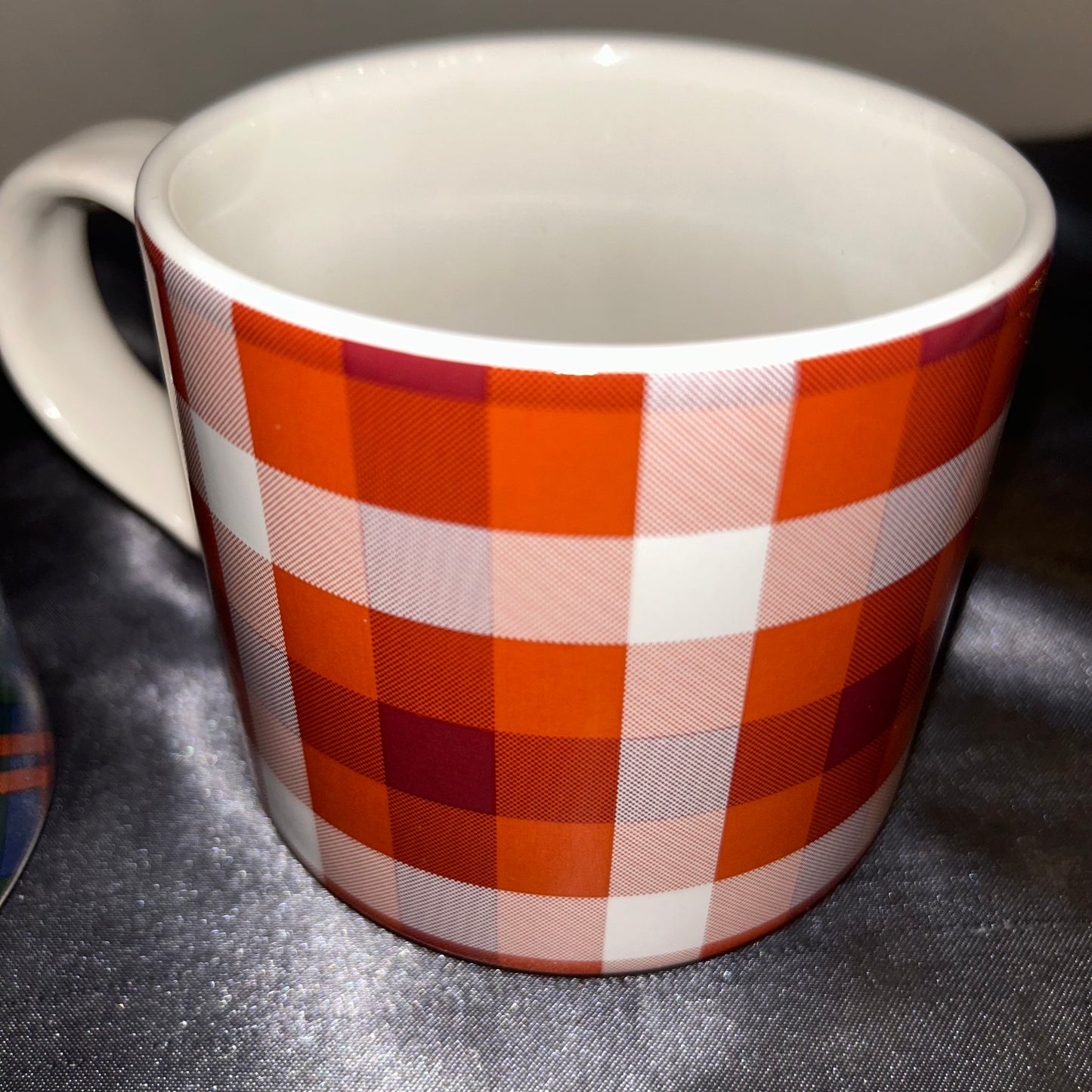 Mugs Large Plaid Design set of 2
