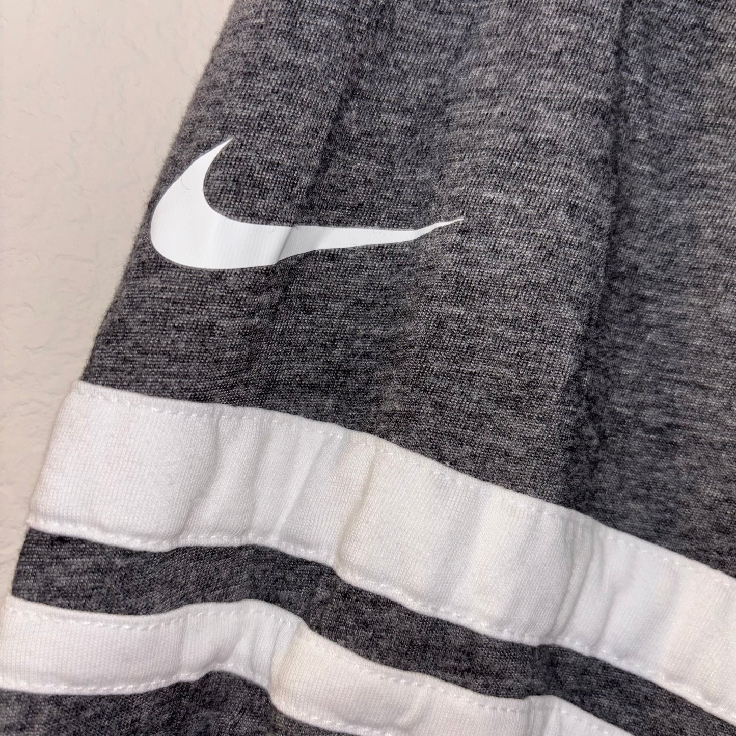 Long Sleeve Green Bay Packers Shirt w/ Gray and white striped Sleeves size large