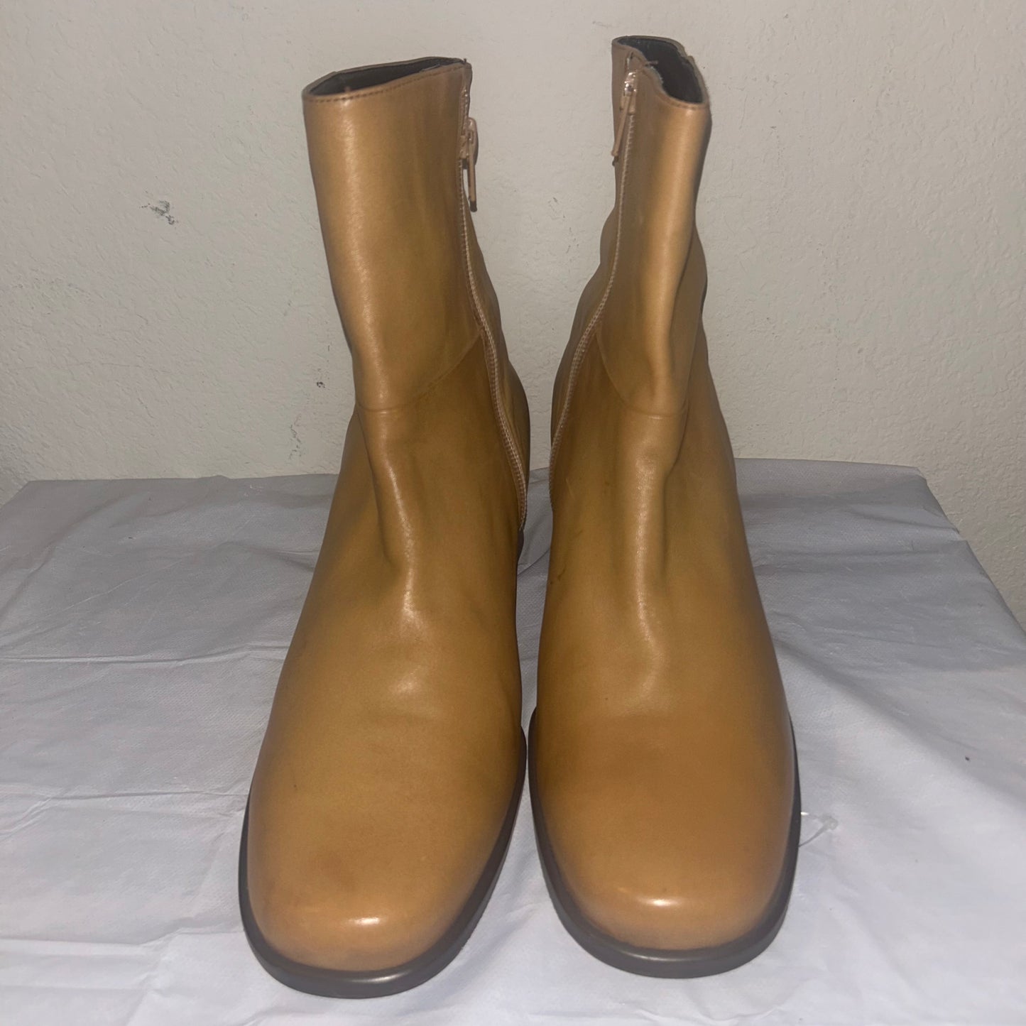 Easy spirit, tan leather ankle boots size 10 women’s