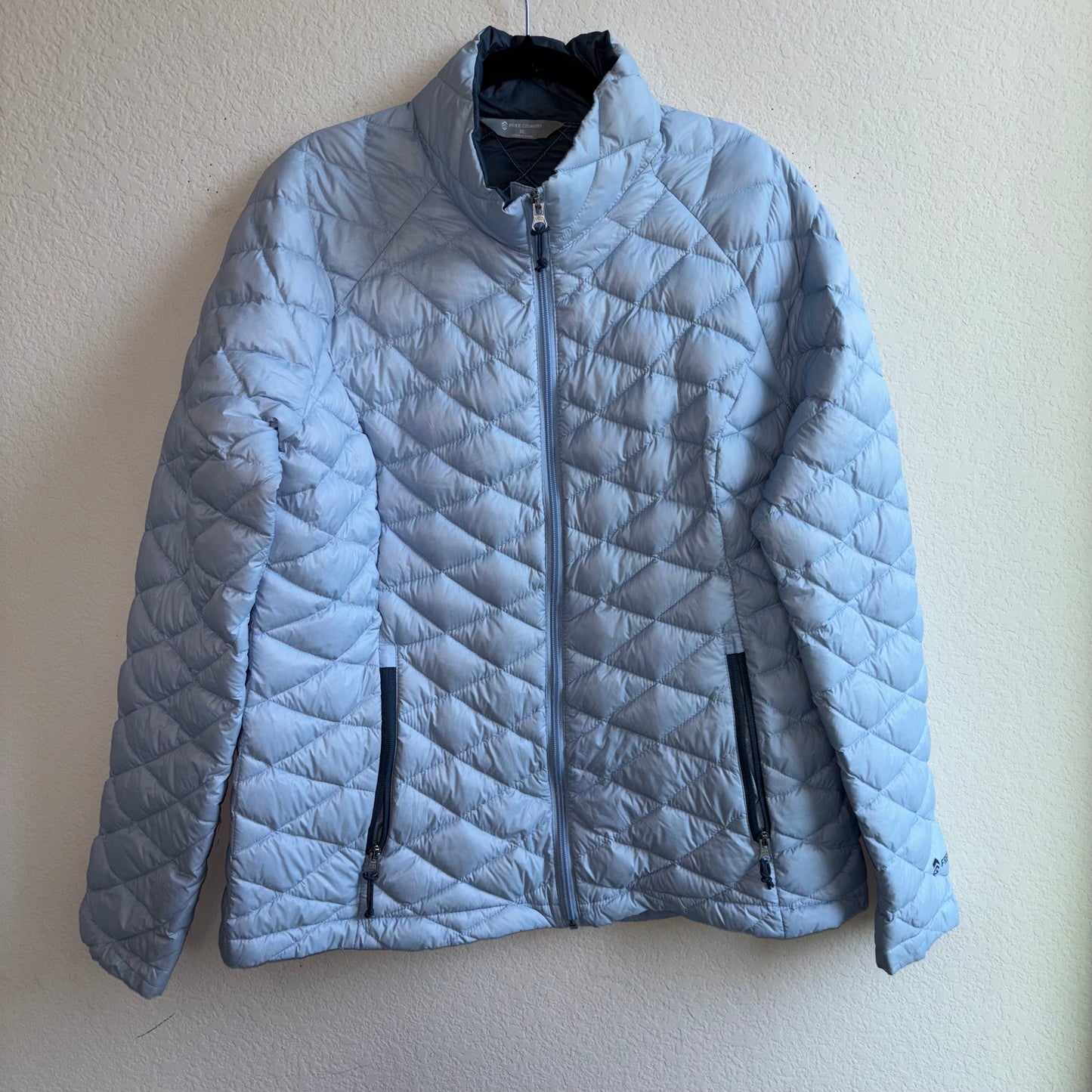 Free country light, blue puffer jacket women’s size XL