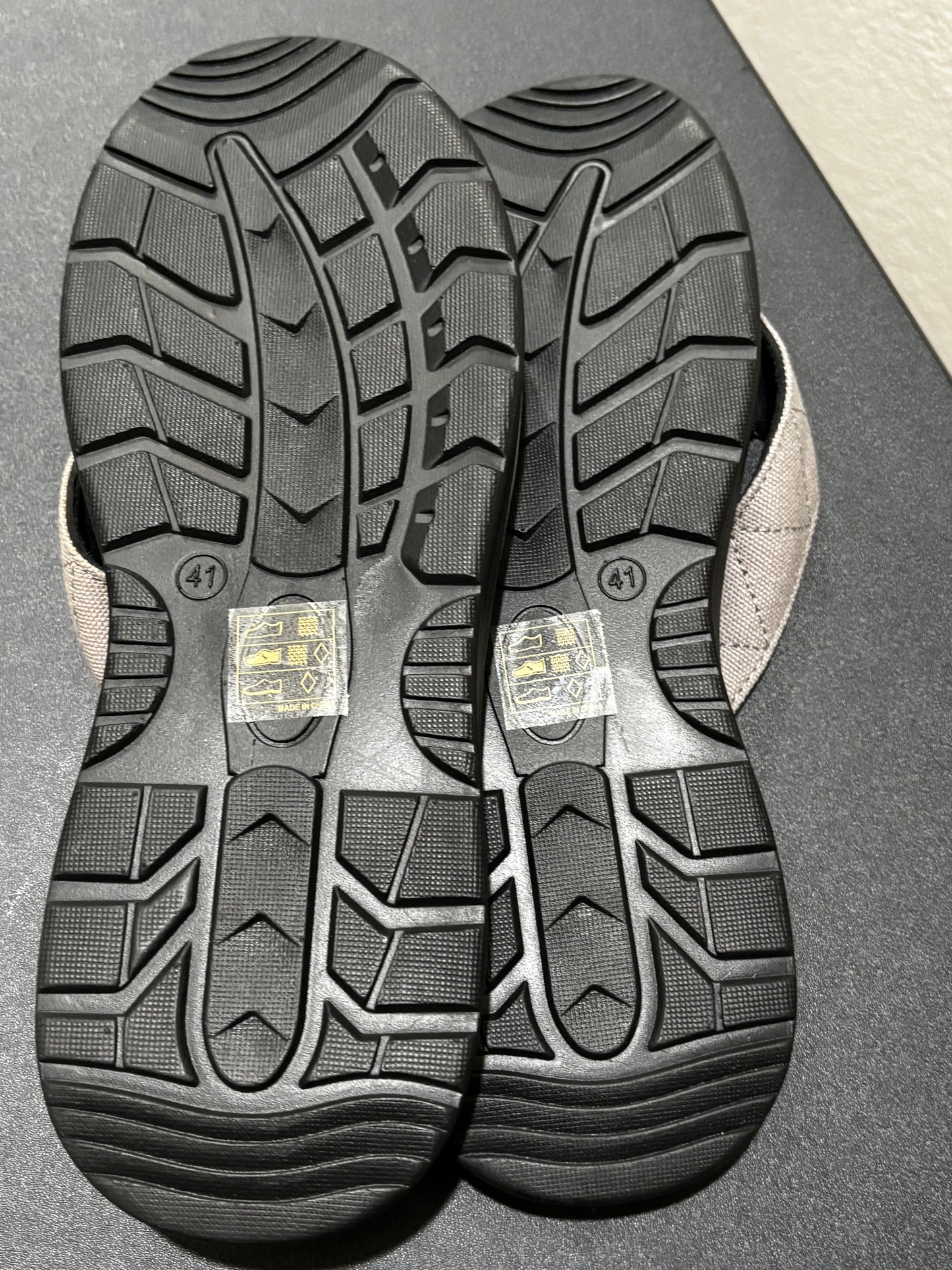 Kuala Unisex Gray Flip Flops size 41 (9.5 women, 8 men)
