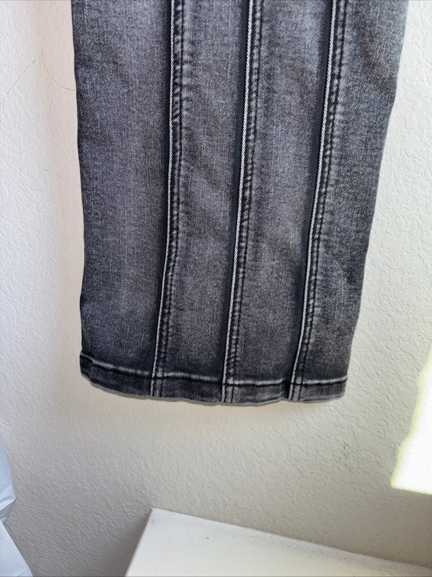 Kilogram men’s size 36 black stone wash jeans wide leg stretch