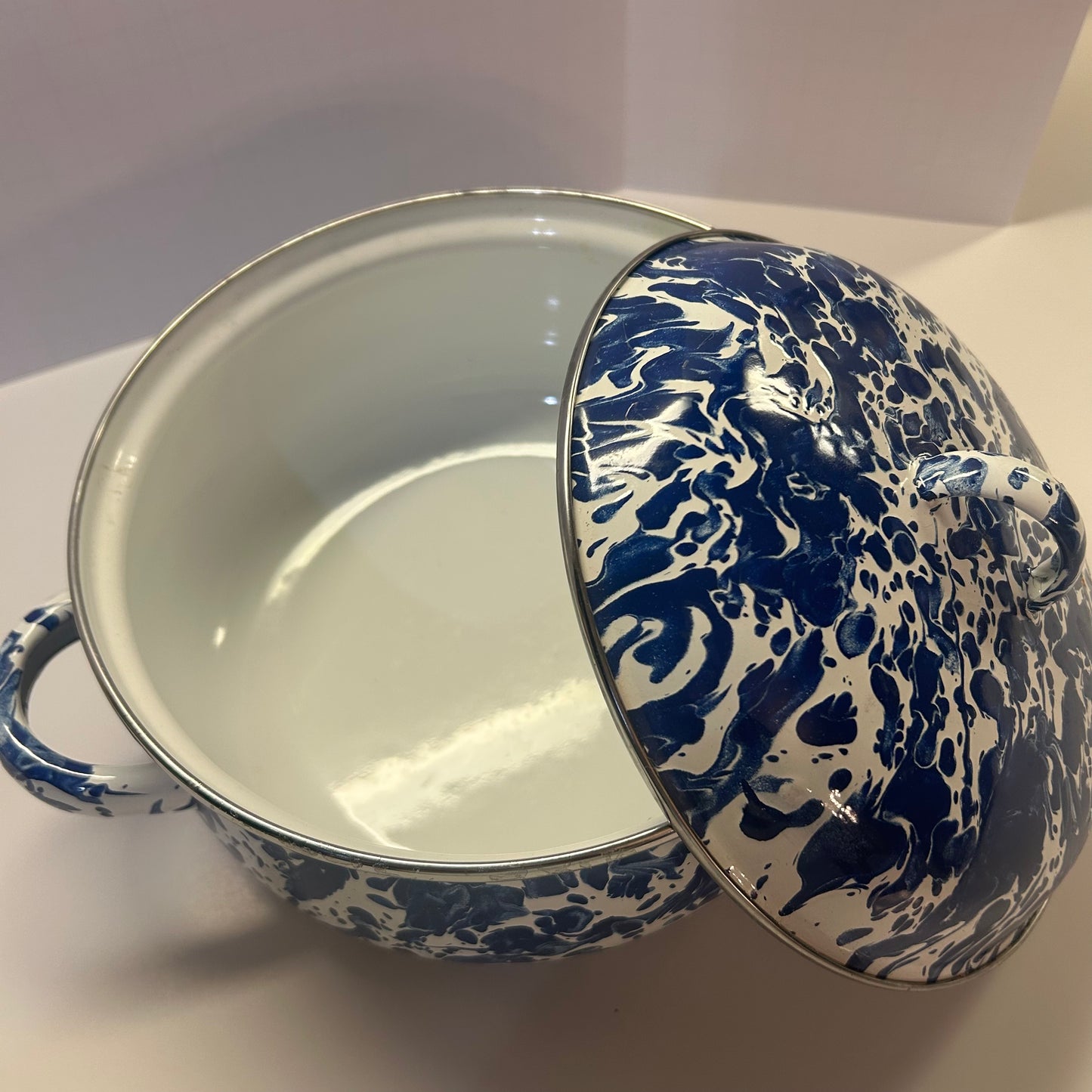 Blue and White Swirl Design 2 Handle Cookware Pot 6qt