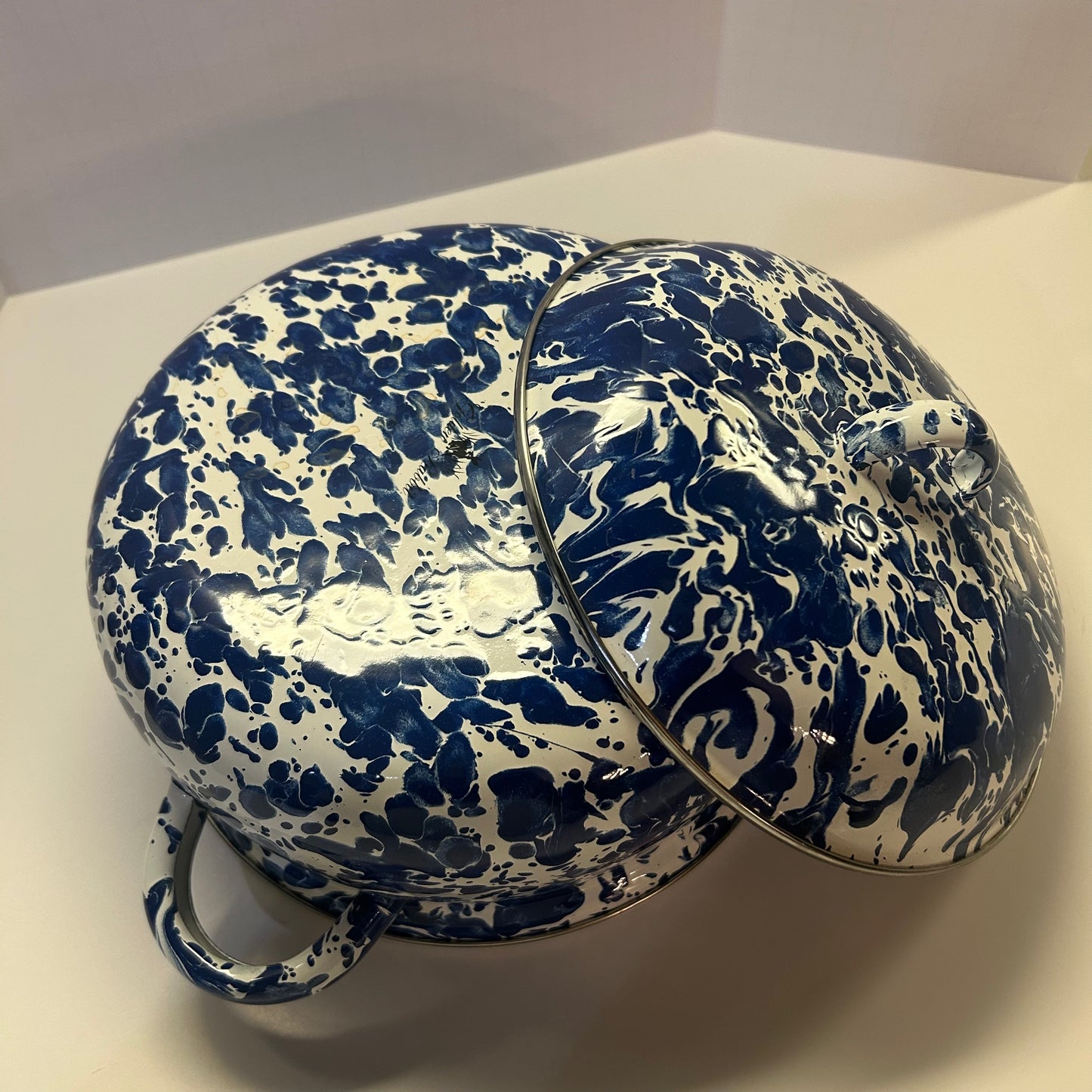 Blue and White Swirl Design 2 Handle Cookware Pot 6qt