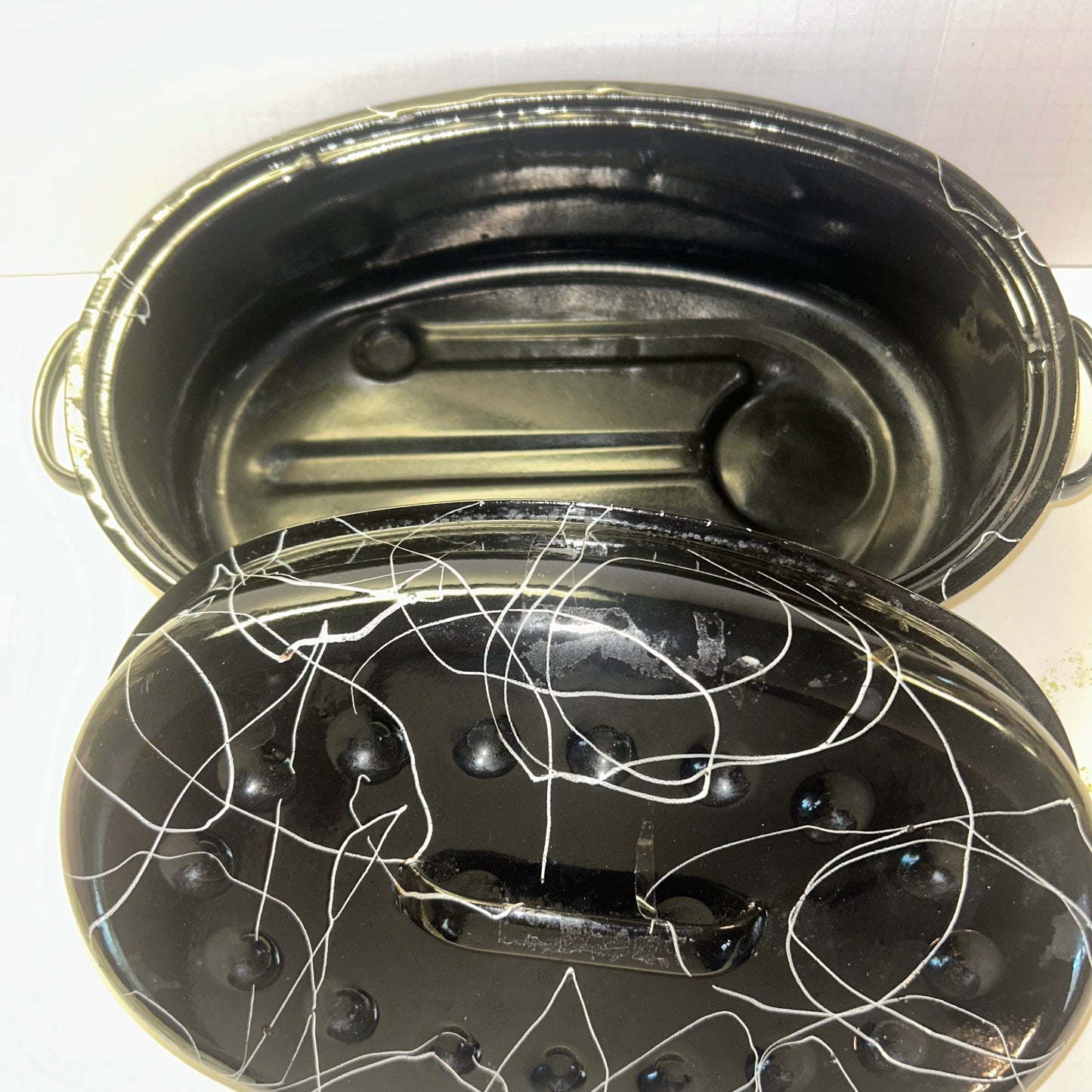 Black and White Swirl Design Roasting Pan