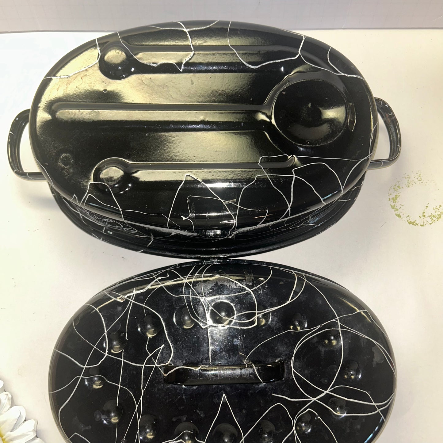 Black and White Swirl Design Roasting Pan