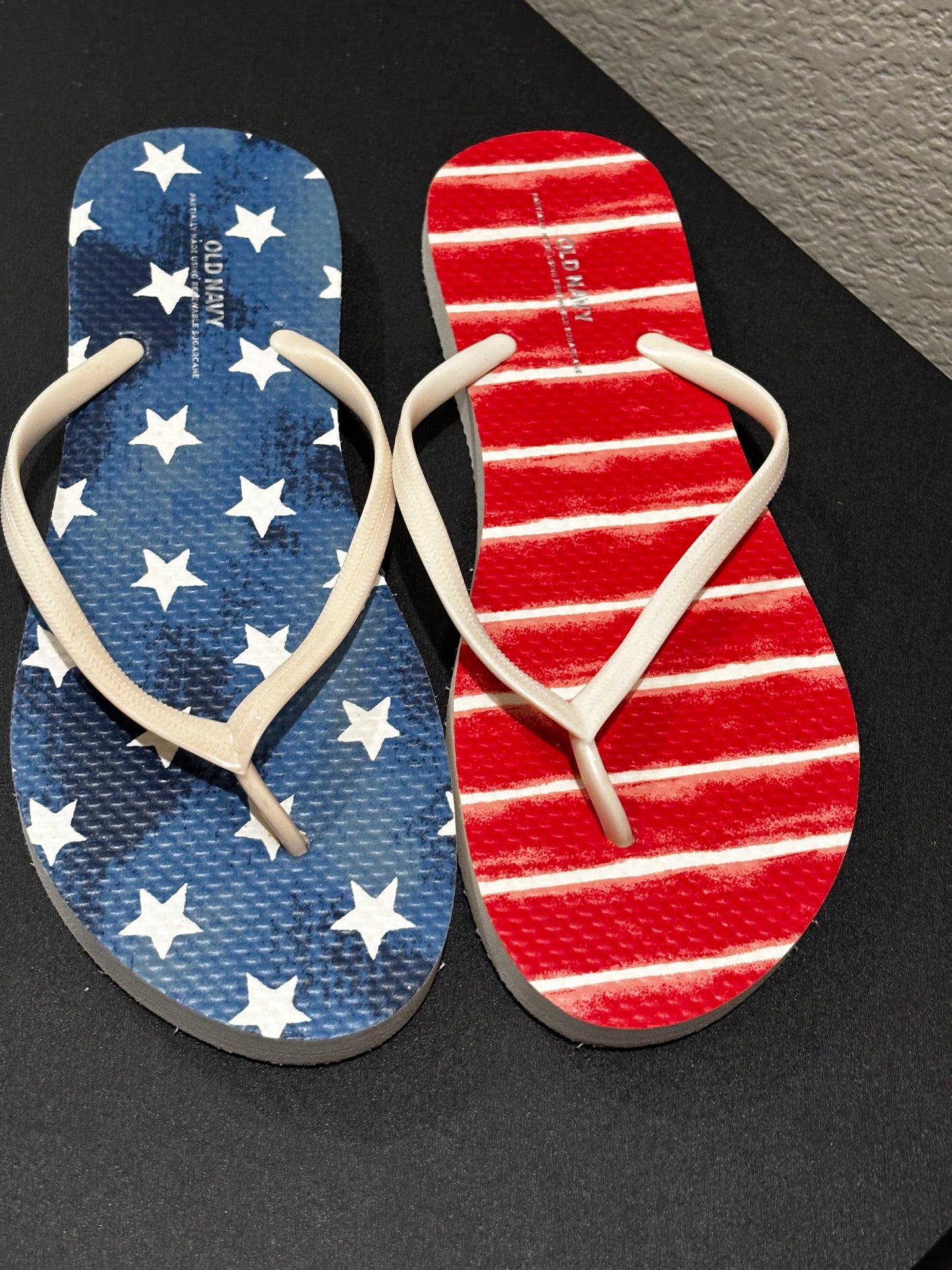 Old Navy Blue Red Stars and Stripes Women’s Flip Flops size 8