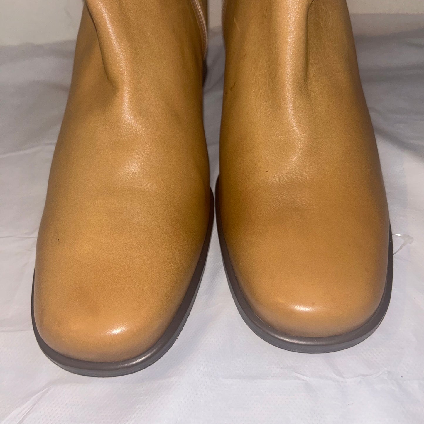 Easy spirit, tan ￼leather ankle boots size 10 women’s