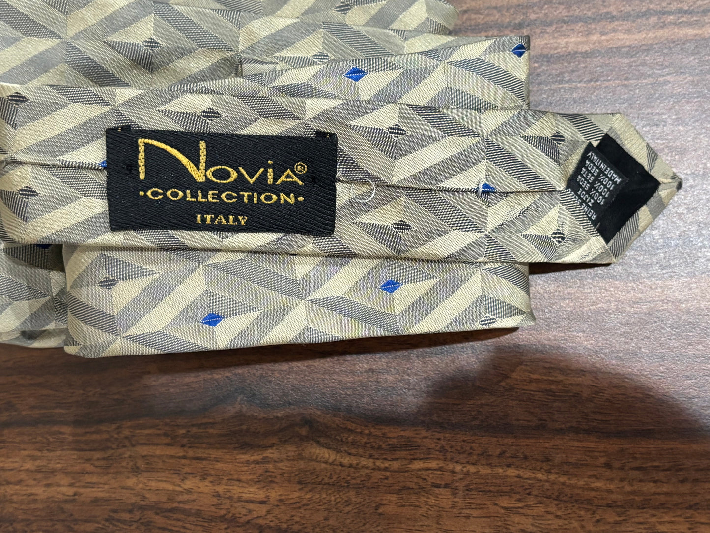 Novia Collection cream, and blue diamond pattern 100% Silk Tie 58”
