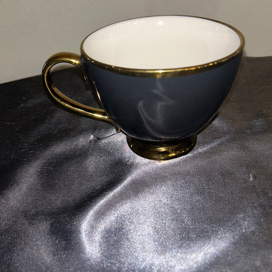 Mug Black w/ Gold Trim & Handle Mug 8oz