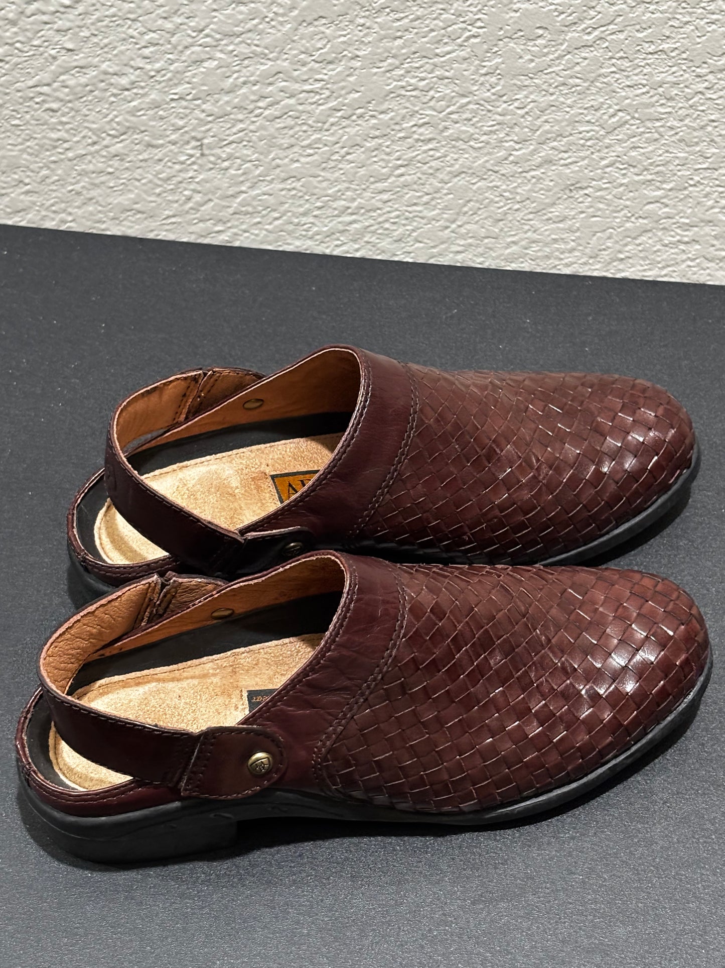 Ariat Women’s Brown woven leather clogs size 6.5