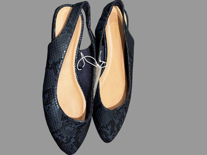 Old Navy Women’s Blue with Snake Pattern Shoes size 8