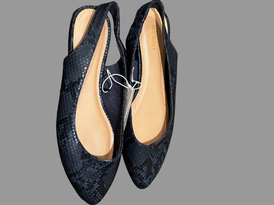 Old Navy Women’s Blue with Snake Pattern Shoes size 8