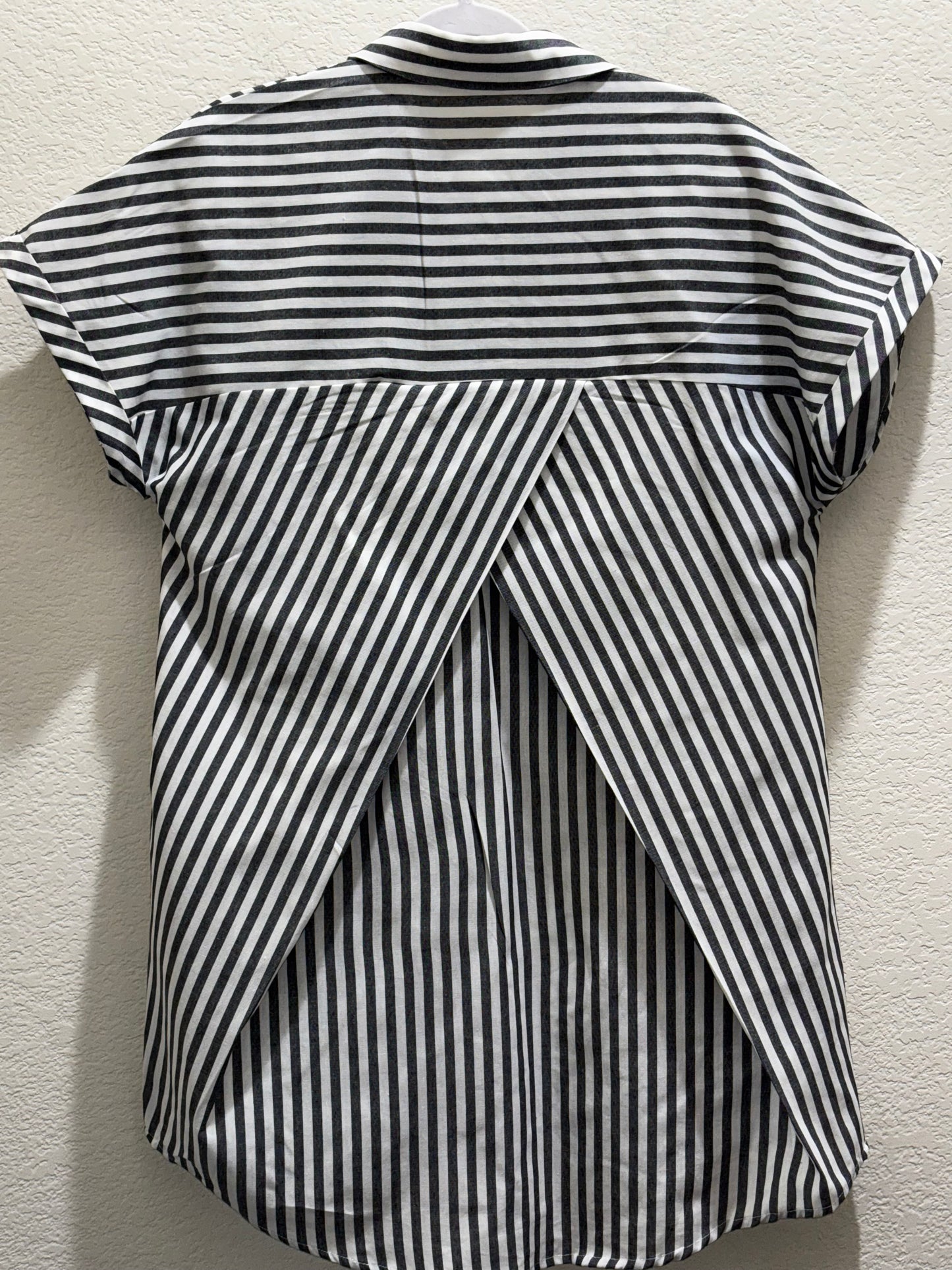 Emery Rose Black White Striped  Collar V neck Women’s Blouse size Large
