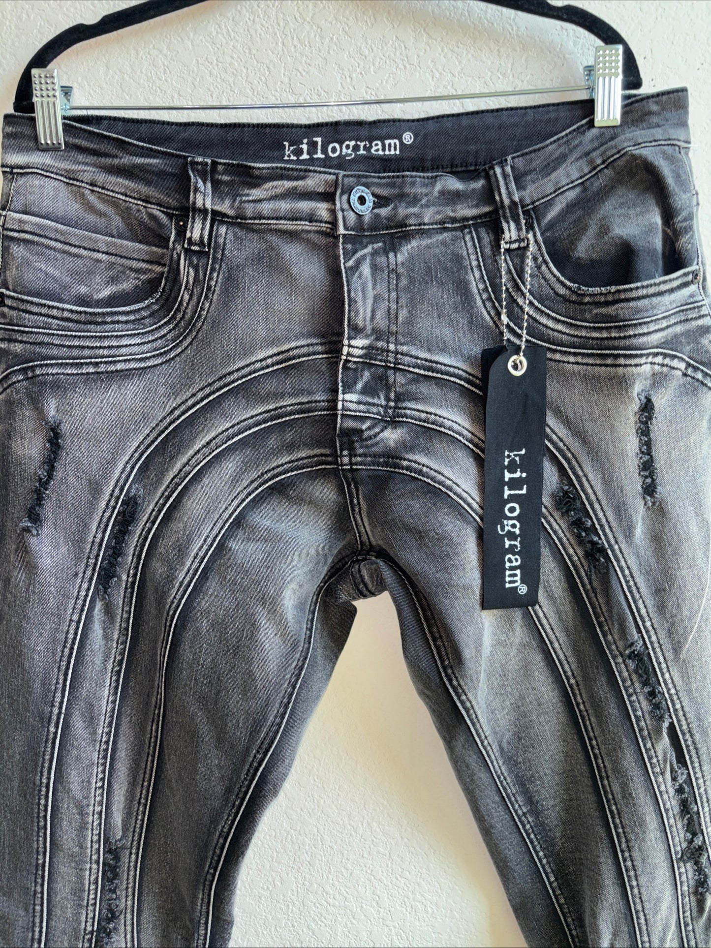 Kilogram Men’s black acid wash jeans size 36 stretch NWT