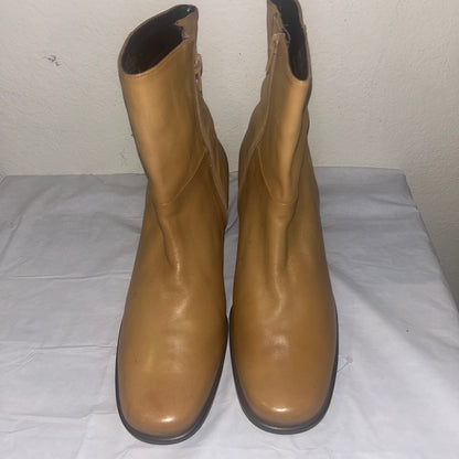 Easy spirit, tan ￼leather ankle boots size 10 women’s