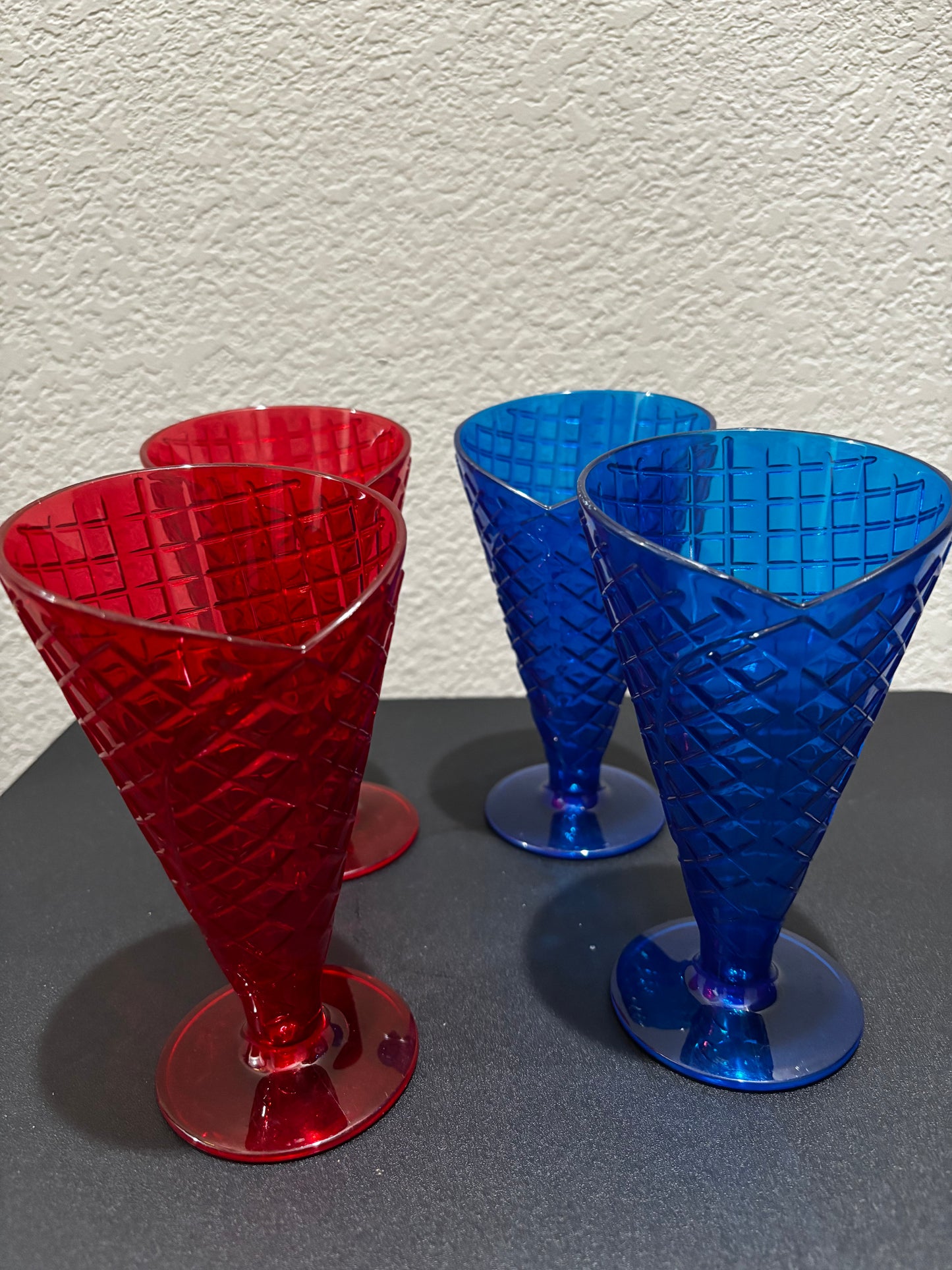 Blue and red plastic ice cream cups set of four ￼