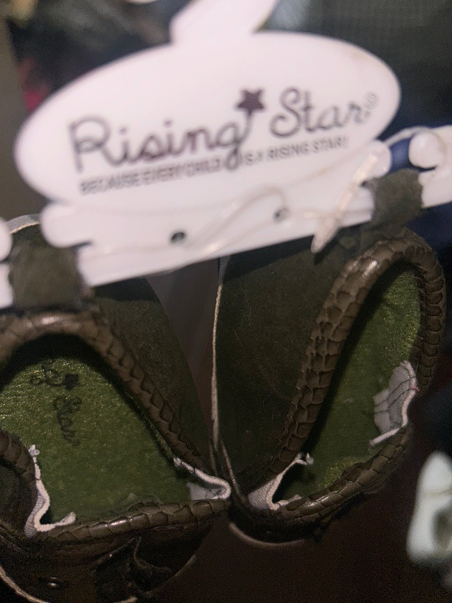 Rising Star infant Green lizard design shoes size 9-12 months