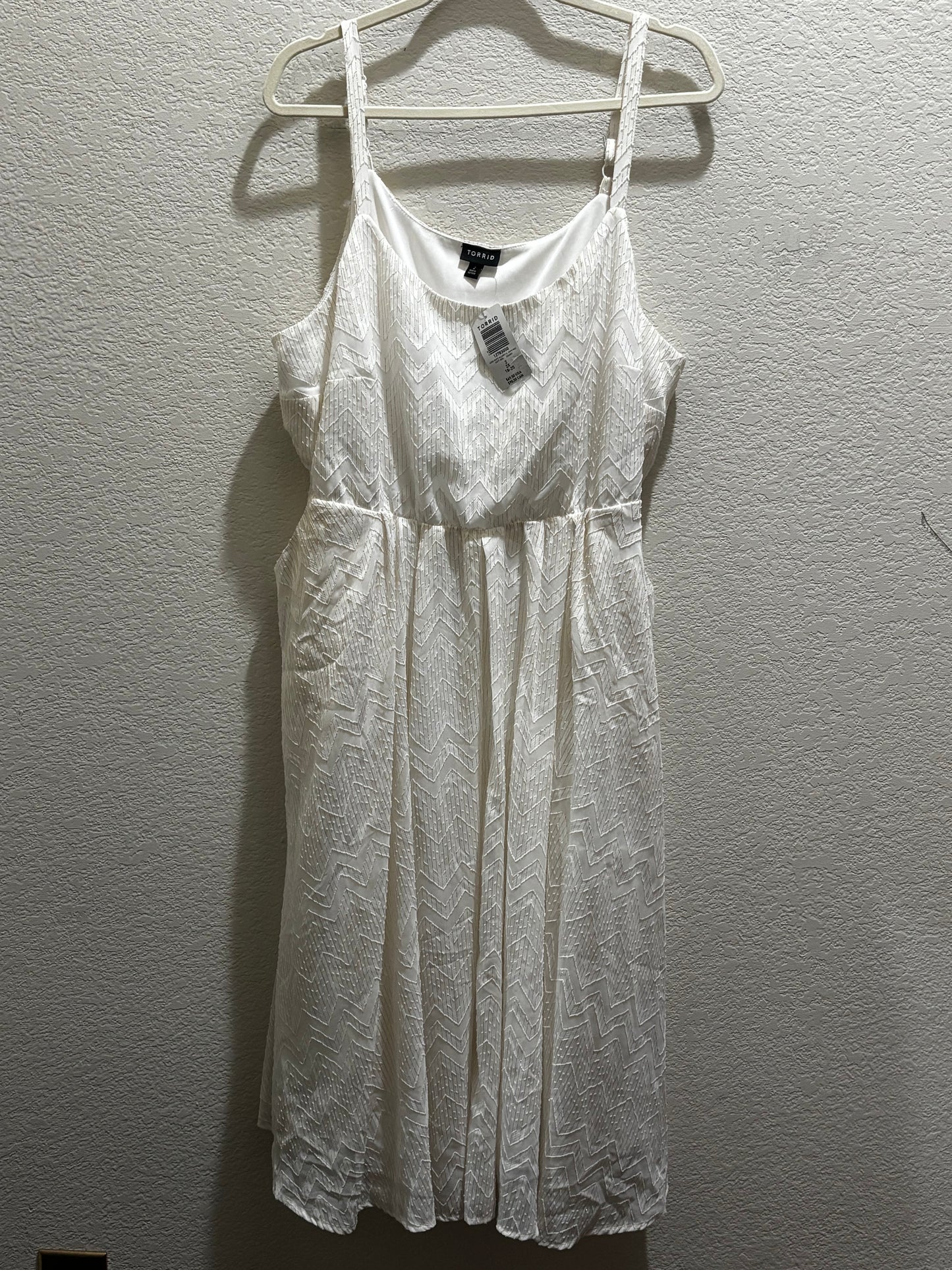 Torrid White Sleeveless Strap Dress with Pockets Chevron Design Women’s size 2 (18/20) NWT