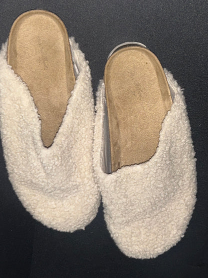 Women’s Faux Fur Beige Sherpa Round Toe Slides size 8.5