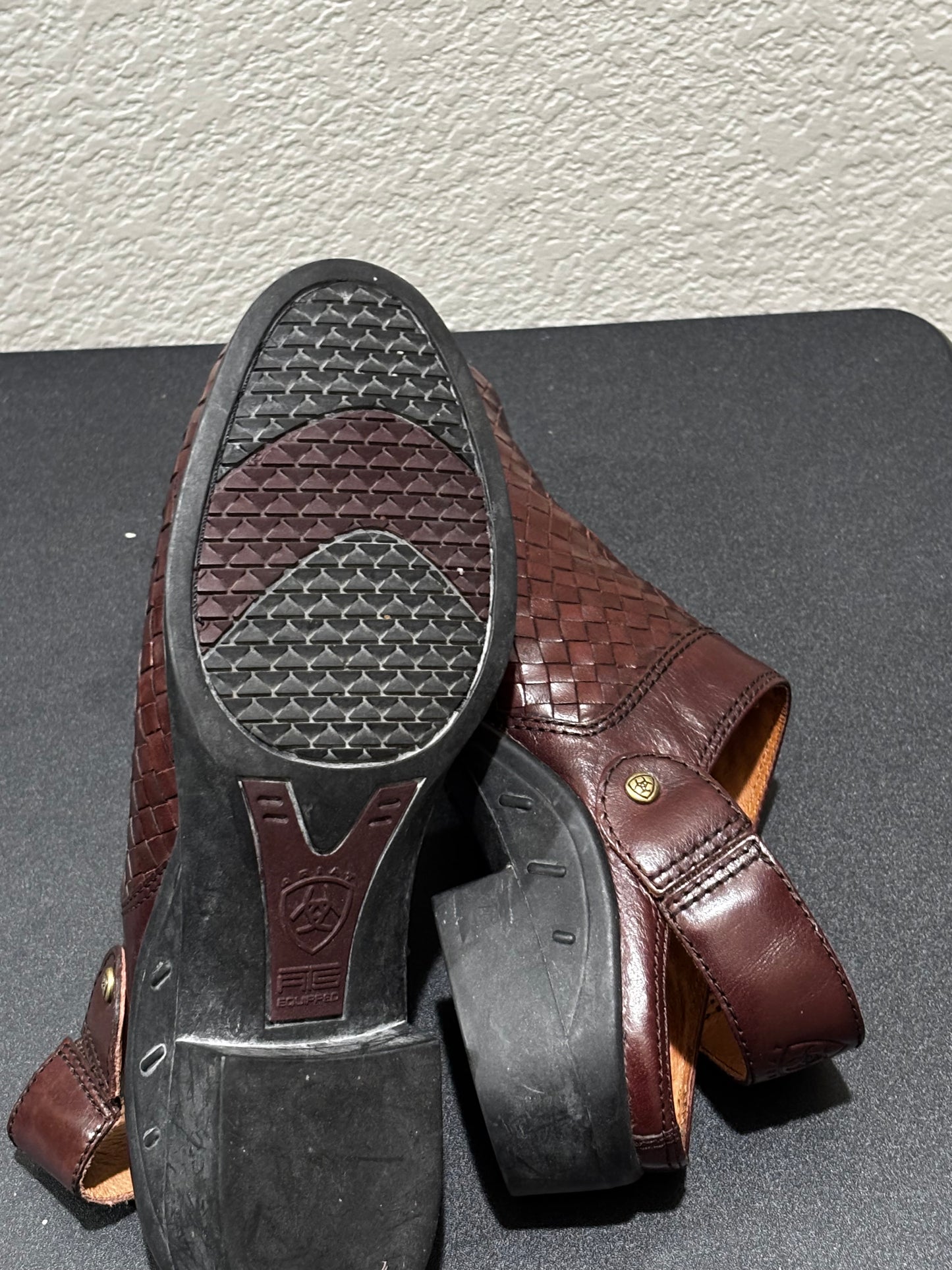 Ariat Women’s Brown woven leather clogs size 6.5