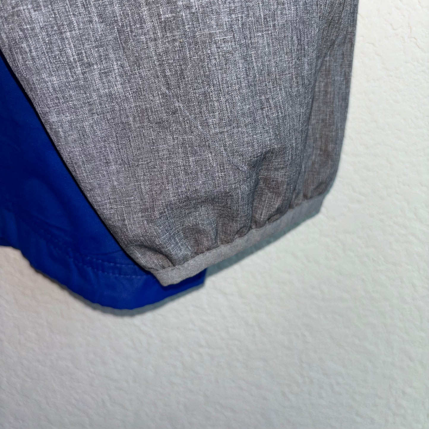 Texas Rangers, blue and gray windbreaker with logo men’s size large