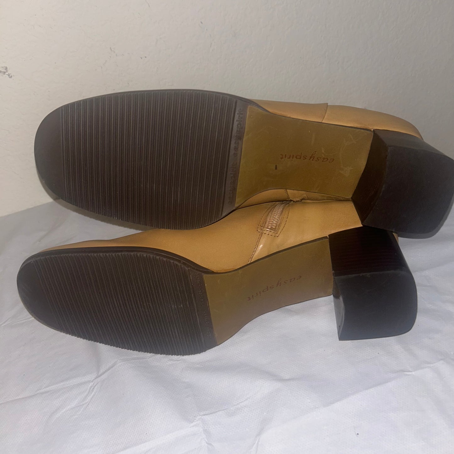 Easy spirit, tan ￼leather ankle boots size 10 women’s
