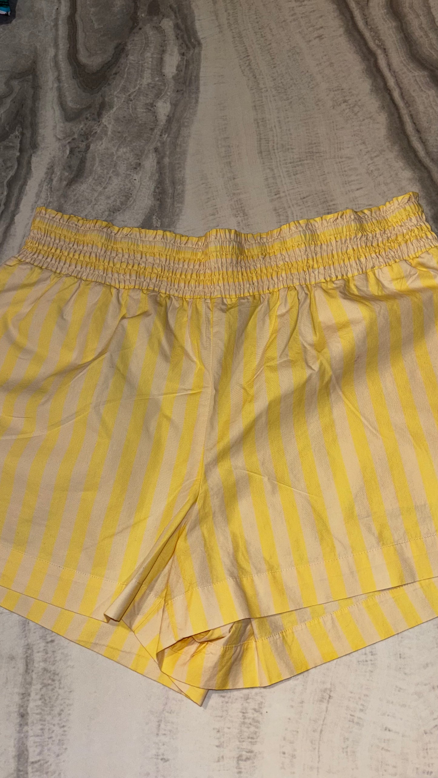 Tan Yellow Striped Elastic Waste Women’s Shorts size XL