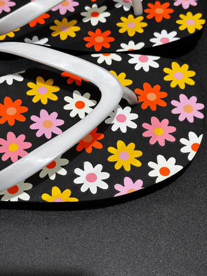 Women’s Floral Pattern Flip Flops size 9