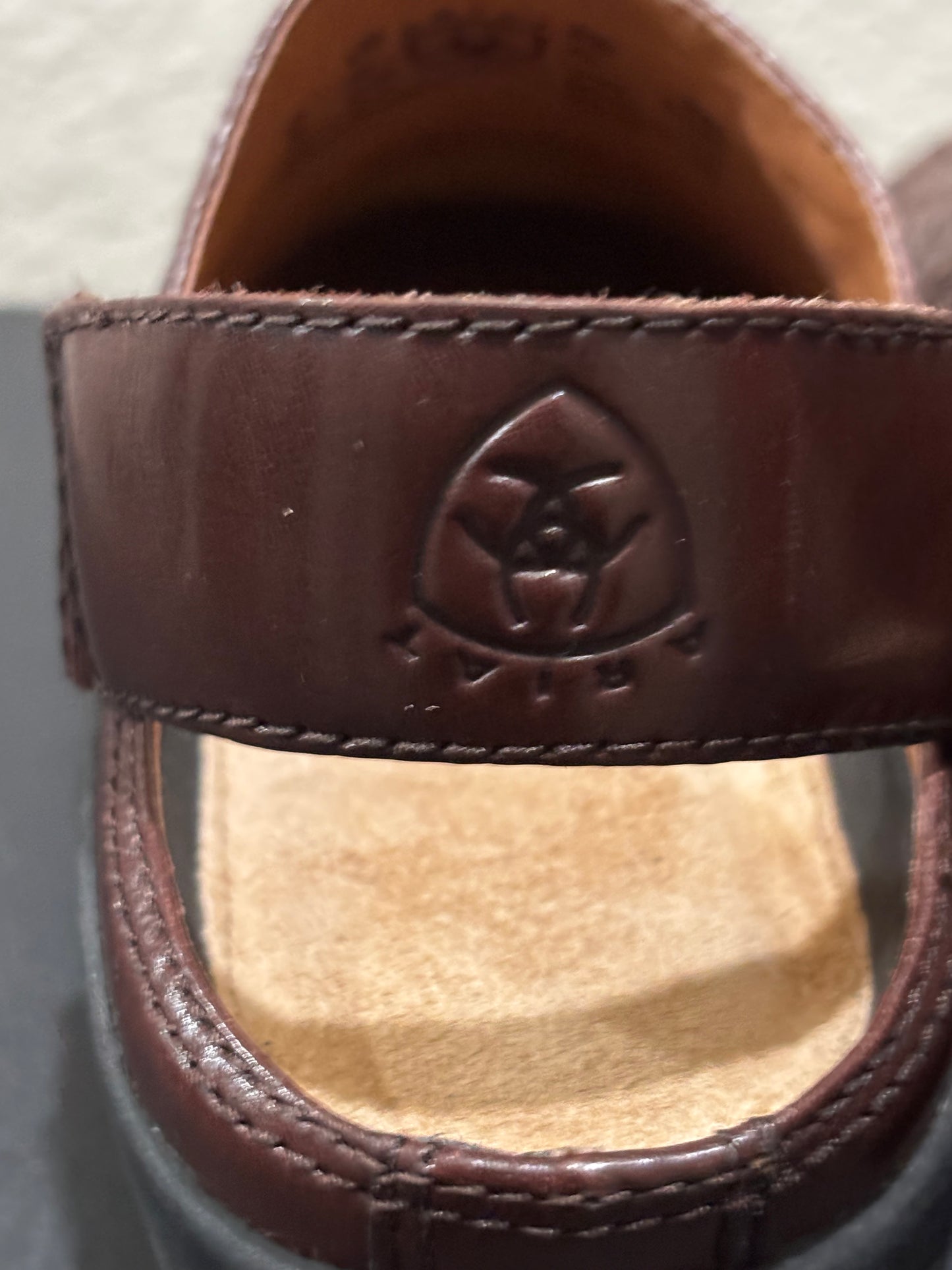Ariat Women’s Brown woven leather clogs size 6.5