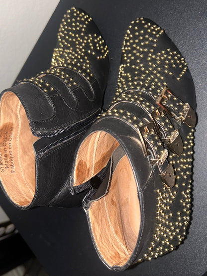 Jeffrey Campbell Starbursts Black leather ankle booties with gold stud, design women’s size 6.5