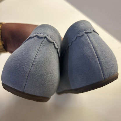 Vionic Gray Loafers w/ Cream Fur Soles size 9