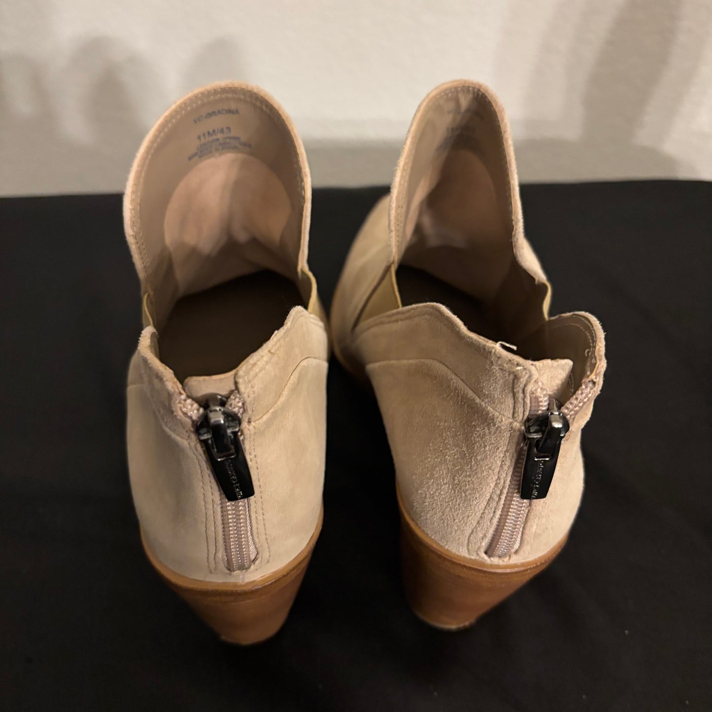 Vince Camuto tan suede leather ankle boot women’s size 11