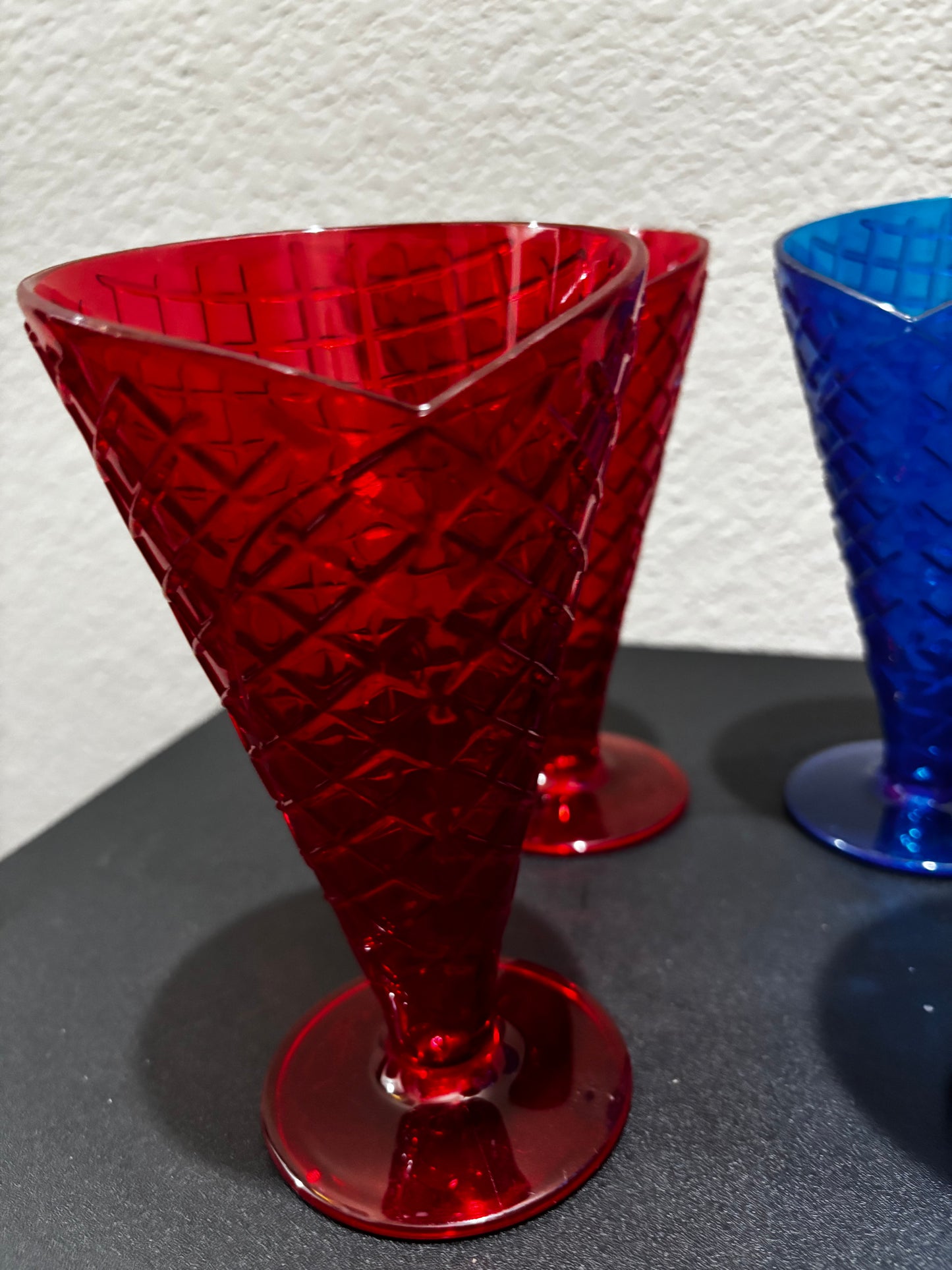 Blue and red plastic ice cream cups set of four ￼